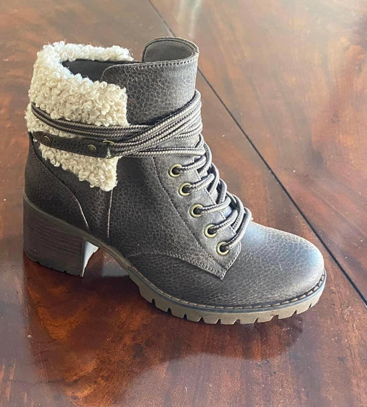 Betsy Boots