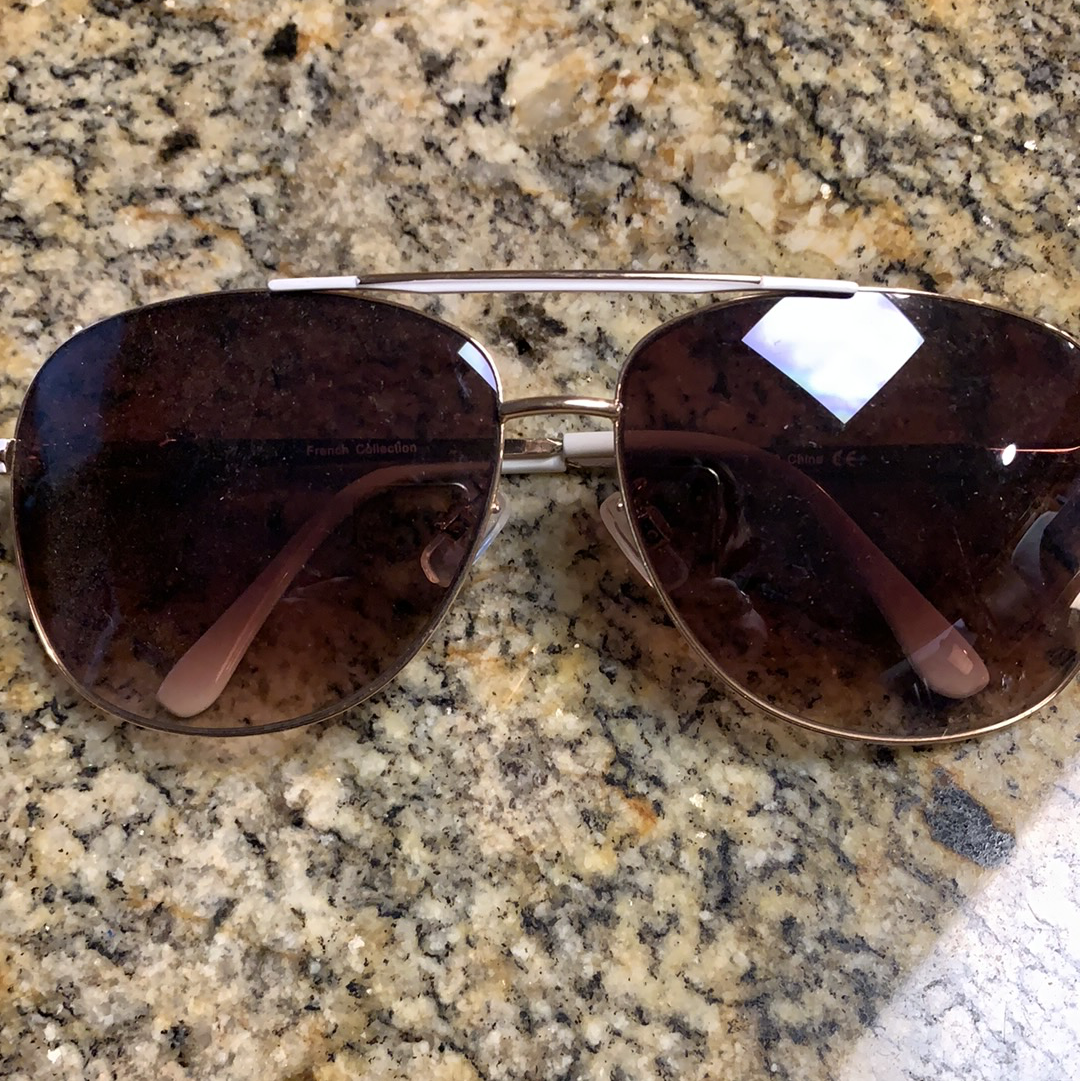Aviator style sunglasses