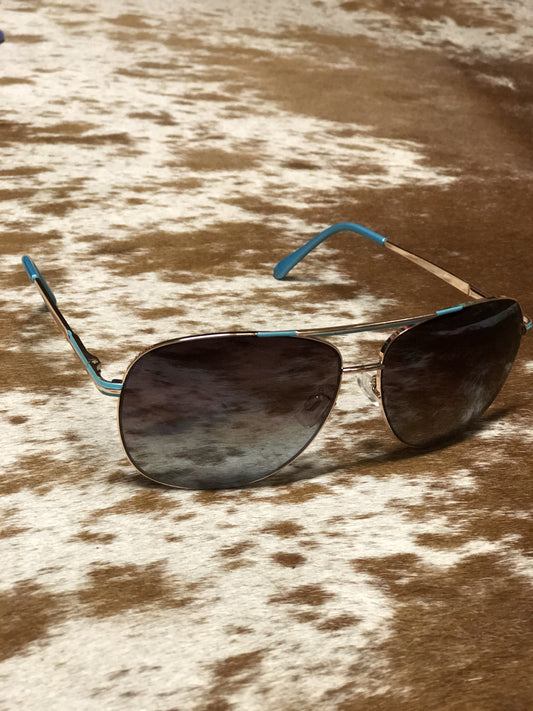 Aviator style sunglasses
